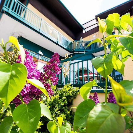 Landgasthof Zur Goldenen Traube Podersdorf am See Exterior foto